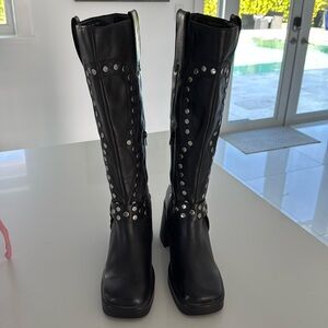 Never worn, no box Steve Madden motto boots. Size 10